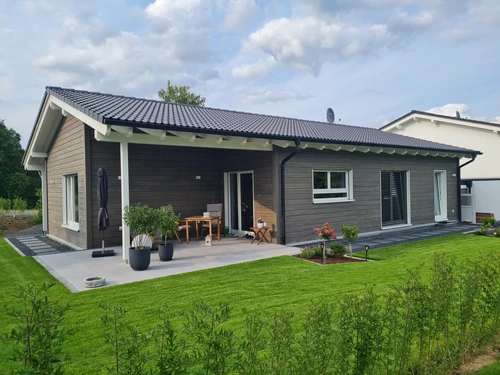 Holzbungalow by Stommel Haus GmbH — image 2